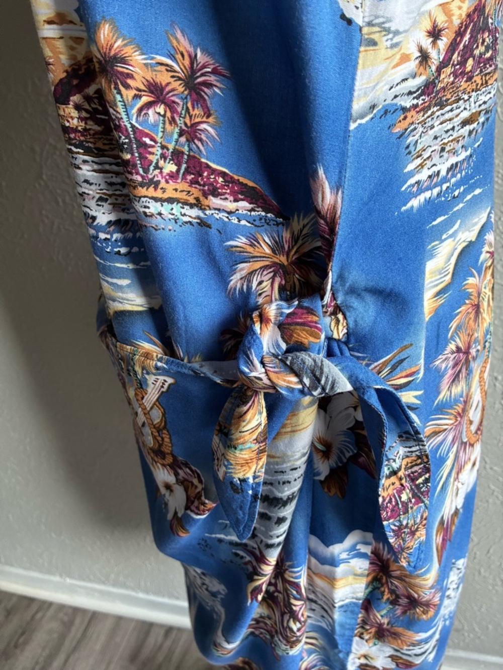Hilo Hattie Blue Floral Hawaiian Shirt with Red Logo Tag - Picture 12 of 15